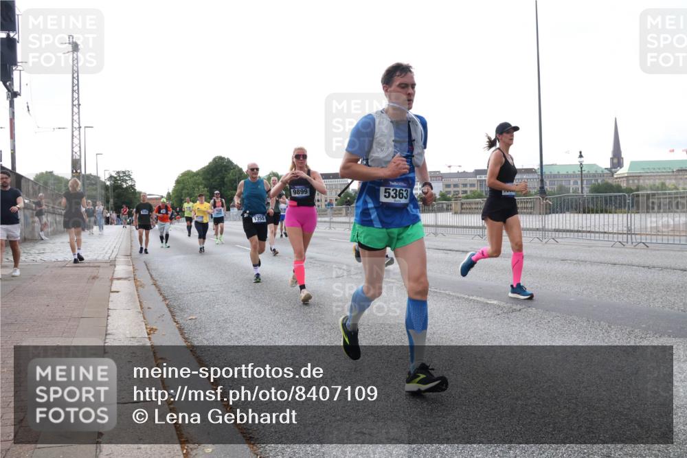 29.06.2025 - hella hamburg halbmarathon Lena Gebhardt http://msf.ph/oto/8407109 29.06.2025 10:04:01 Lombardsbrücke 1355, 9899, 5363, 1032, 1355, 1367, 2277, 2683, 2759, 2979, 3488, 4095, 4488, 5058, 5363, 5384, 5396, 5613, 5976, 6142, 6706, 6709, 7006, 7017, 7306, 7485, 8177, 8421, 8422, 8423, 8469, 8484, 8727, 9280, 9526, 9899, 10389, 10756, 11402, 11511, 11582, 11614, 12004, 12005, 12336, 12653, 13173, 13583, 13793, 15520, 15525, 15643, 15678, 15859, 16099, 16113, 16621, 17071, 17098, 17437, 17550 meine-sportfotos.de