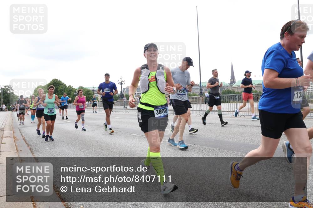 29.06.2025 - hella hamburg halbmarathon Lena Gebhardt http://msf.ph/oto/8407111 29.06.2025 10:50:33 Lombardsbrücke 7677, 3203, 1523, 13887, 3805, 2047, 138, 1259, 1828, 1930, 2047, 2200, 3184, 3203, 3229, 3647, 3680, 3701, 3710, 3805, 3838, 3897, 4090, 4168, 4642, 4695, 4771, 4961, 5119, 5131, 5997, 6178, 6680, 6830, 7133, 7161, 7505, 7677, 7721, 7722, 7755, 7938, 8200, 8254, 8299, 8833, 8834, 9096, 9168, 9605, 9933, 9940, 10060, 10286, 10437, 10617, 10744, 11426, 11696, 11716, 12079, 12392, 12393, 13127, 13128, 13381, 13846, 13887, 14102, 14144, 14591, 14940, 15017, 15230, 15416 meine-sportfotos.de