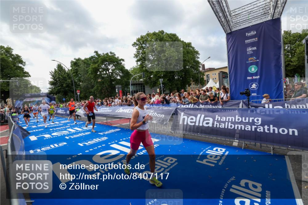 29.06.2025 - hella hamburg halbmarathon Zöllner http://msf.ph/oto/8407117 29.06.2025 10:42:05 Ziel 5690, 6593, 7363, 8694, 10216, 11417, 12292, 13196, 15846, 17864, 17926, 18920, 19046 meine-sportfotos.de