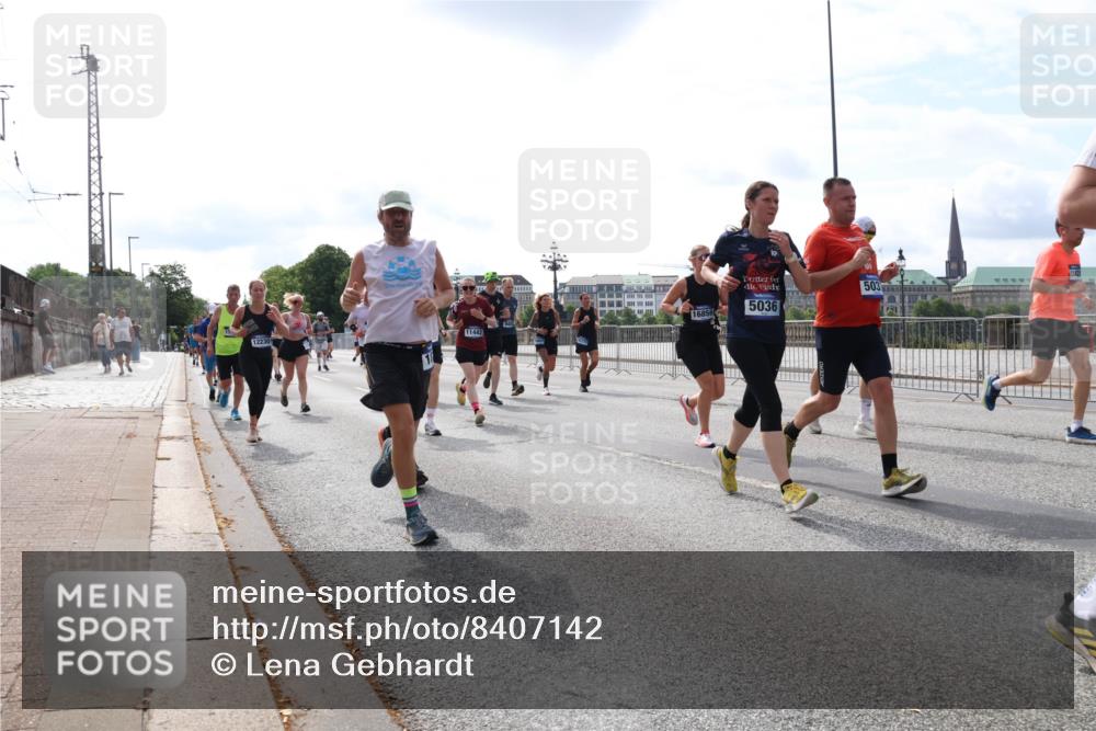 29.06.2025 - hella hamburg halbmarathon Lena Gebhardt http://msf.ph/oto/8407142 29.06.2025 10:16:45 Lombardsbrücke 12230, 11442, 16856, 5036, 503, 1117, 1212, 1240, 1244, 1331, 1403, 1553, 1599, 1602, 1825, 2225, 2347, 2912, 3030, 3088, 3156, 3176, 3450, 3484, 3622, 3648, 3687, 4478, 4583, 5036, 5037, 5294, 6024, 6328, 6488, 6742, 6941, 6948, 7114, 7115, 7158, 7257, 7345, 7358, 7360, 7376, 7753, 7924, 7928, 8263, 8295, 8317, 8513, 8597, 8619, 8645, 8707, 8847, 8857, 9091, 9208, 9332, 9492, 9628, 9664, 9676, 9810, 10076, 10139, 10141, 10183, 10232, 11344, 11345 meine-sportfotos.de