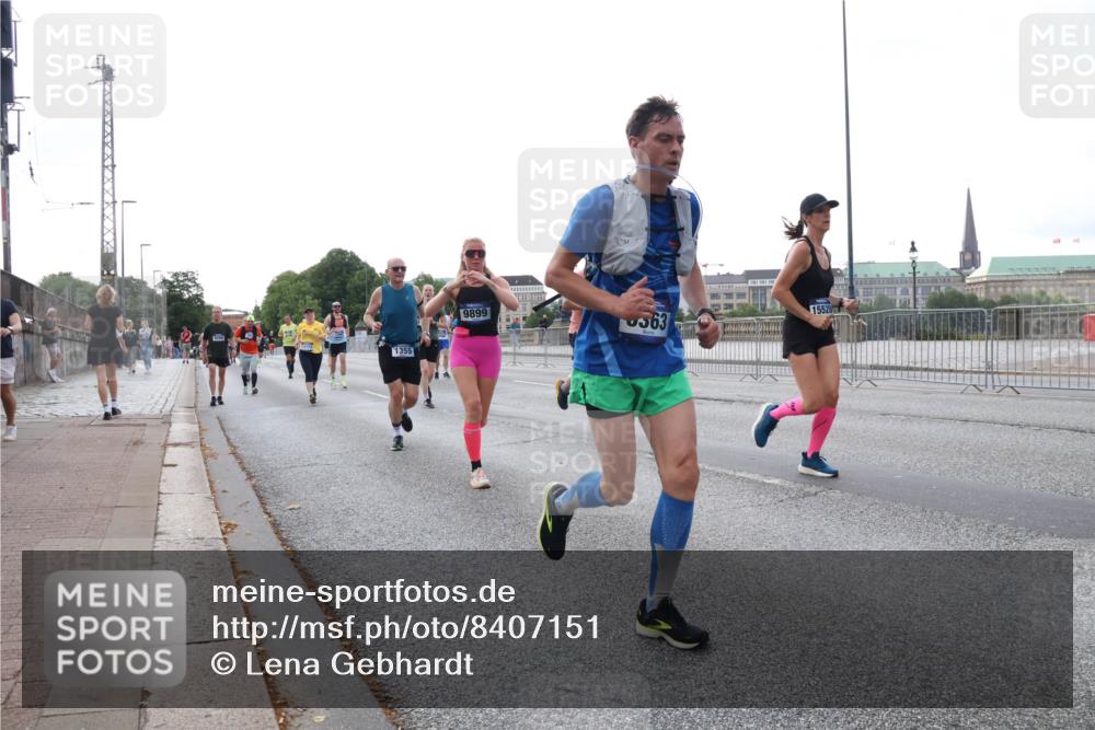 29.06.2025 - hella hamburg halbmarathon Lena Gebhardt http://msf.ph/oto/8407151 29.06.2025 10:04:01 Lombardsbrücke 9200, 1355, 9899, 563, 15520, 1032, 1355, 1367, 2277, 2683, 2759, 2979, 3488, 4095, 4488, 5058, 5363, 5384, 5396, 5613, 5976, 6142, 6706, 6709, 7006, 7017, 7306, 7485, 8177, 8421, 8422, 8423, 8469, 8484, 8727, 9280, 9526, 9899, 10389, 10756, 11402, 11511, 11582, 11614, 12004, 12005, 12336, 12653, 13173, 13583, 13793, 15520, 15525, 15643, 15678, 15859, 16099, 16113, 16621, 17071, 17098, 17437, 17550 meine-sportfotos.de