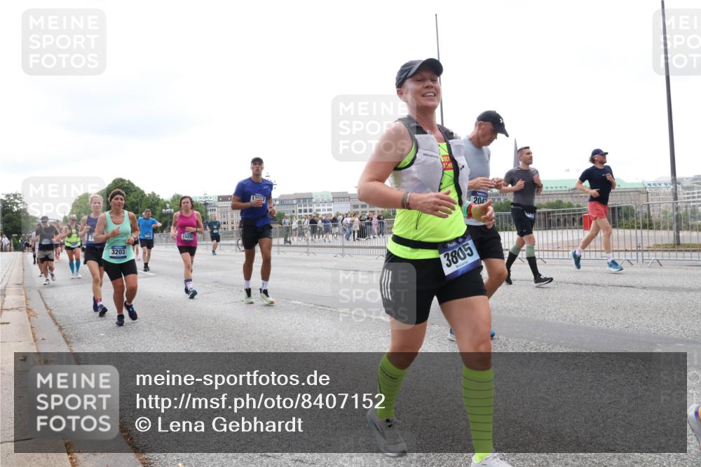 29.06.2025 - hella hamburg halbmarathon Lena Gebhardt http://msf.ph/oto/8407152 29.06.2025 10:50:33 Lombardsbrücke 3203, 15230, 27, 3805, 204, 1259, 1828, 1930, 2047, 2200, 3184, 3203, 3229, 3647, 3680, 3701, 3710, 3805, 3838, 3897, 4090, 4168, 4642, 4695, 4771, 4961, 5119, 5131, 5997, 6178, 6680, 6830, 7133, 7161, 7505, 7677, 7721, 7722, 7755, 7938, 8200, 8254, 8299, 8833, 8834, 9096, 9168, 9605, 9933, 9940, 10060, 10286, 10437, 10617, 10744, 11426, 11696, 11716, 12079, 12392, 12393, 13127, 13128, 13381, 13846, 13887, 14102, 14144, 14591, 14940, 15017, 15230, 15416 meine-sportfotos.de