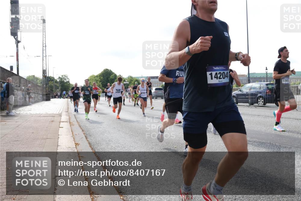 29.06.2025 - hella hamburg halbmarathon Lena Gebhardt http://msf.ph/oto/8407167 29.06.2025 09:49:46 Lombardsbrücke 1975, 4374, 14204, 10680, 1343, 1445, 1800, 1975, 2324, 2573, 2745, 2750, 2849, 2949, 2980, 3014, 3116, 3136, 3282, 3431, 3530, 4148, 4303, 4318, 4425, 4528, 4766, 5648, 6095, 6123, 6149, 6682, 7035, 7229, 7495, 7796, 8370, 8465, 8629, 8925, 9264, 9265, 9296, 9686, 9914, 9979, 10680, 10930, 11765, 12098, 12327, 12839, 13141, 13457, 13800, 14077, 14204, 14359, 14374, 14560, 14629, 14667, 14688, 14789, 15094 meine-sportfotos.de