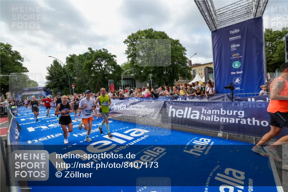 29.06.2025 - hella hamburg halbmarathon Zöllner http://msf.ph/oto/8407173 29.06.2025 10:42:08 Ziel 1441, 5690, 6593, 10216, 11417, 12098, 12292, 13196, 15846, 16677, 17864, 17926, 18920, 19046 meine-sportfotos.de