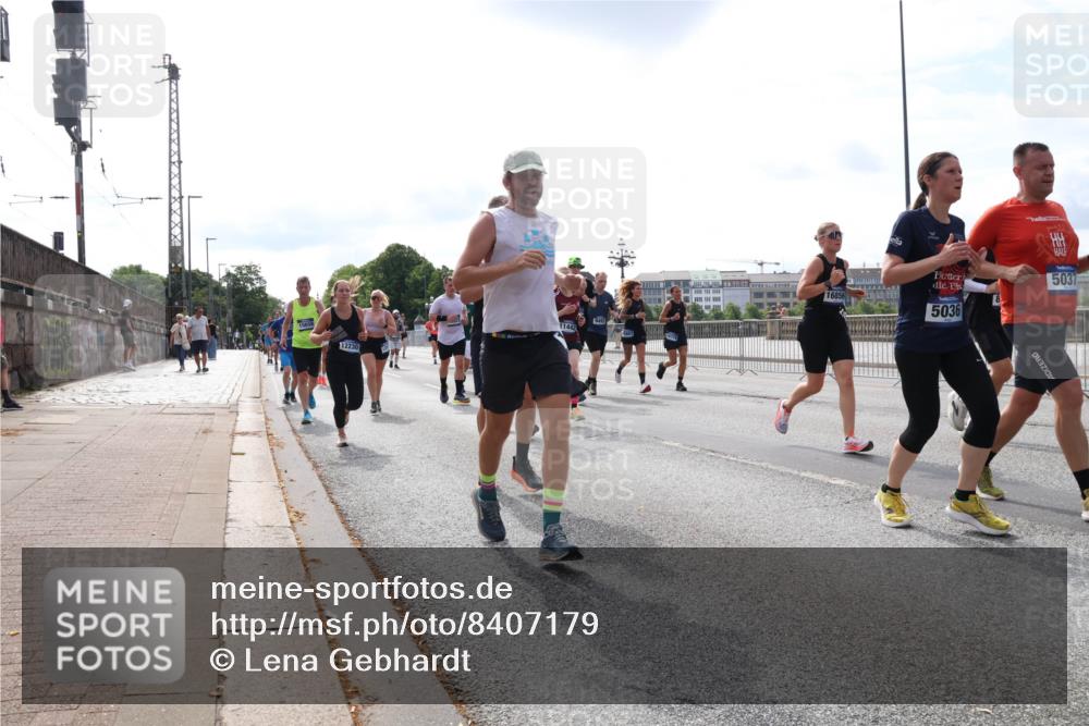 29.06.2025 - hella hamburg halbmarathon Lena Gebhardt http://msf.ph/oto/8407179 29.06.2025 10:16:45 Lombardsbrücke 12230, 11442, 9492, 16856, 5036, 5037, 1117, 1212, 1240, 1244, 1331, 1403, 1553, 1599, 1602, 1825, 2225, 2347, 2912, 3030, 3088, 3156, 3176, 3450, 3484, 3622, 3648, 3687, 4478, 4583, 5036, 5037, 5294, 6024, 6328, 6488, 6742, 6941, 6948, 7114, 7115, 7158, 7257, 7345, 7358, 7360, 7376, 7753, 7924, 7928, 8263, 8295, 8317, 8513, 8597, 8619, 8645, 8707, 8847, 8857, 9091, 9208, 9332, 9492, 9628, 9664, 9676, 9810, 10076, 10139, 10141, 10183, 10232, 11344, 11345 meine-sportfotos.de