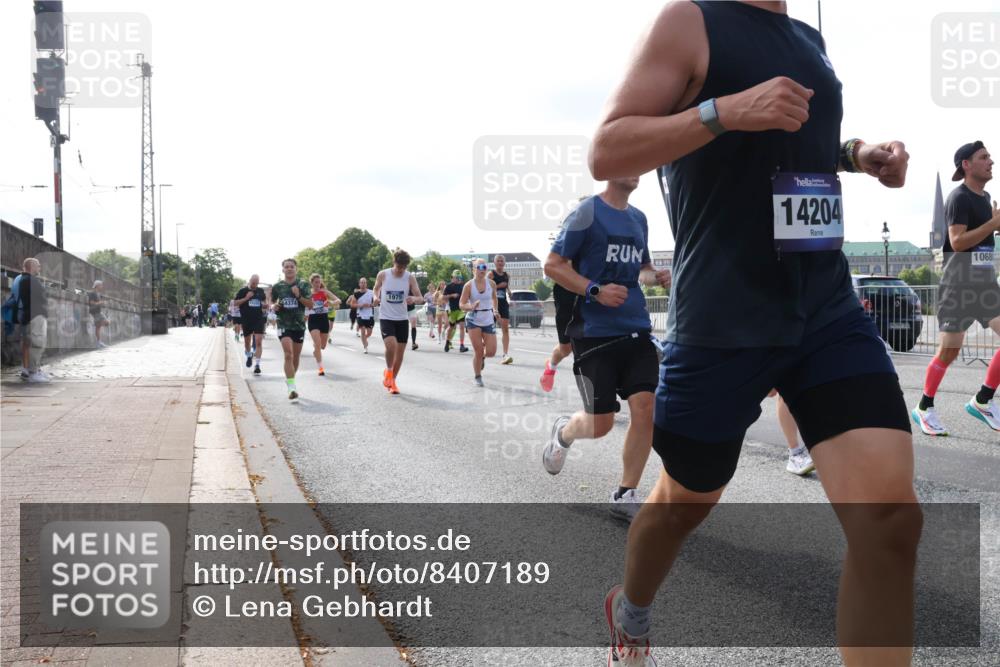 29.06.2025 - hella hamburg halbmarathon Lena Gebhardt http://msf.ph/oto/8407189 29.06.2025 09:49:46 Lombardsbrücke 1975, 4374, 14204, 1068, 1343, 1445, 1800, 1975, 2324, 2573, 2745, 2750, 2849, 2949, 2980, 3014, 3116, 3136, 3282, 3431, 3530, 4148, 4303, 4318, 4425, 4528, 4766, 5648, 6095, 6123, 6149, 6682, 7035, 7229, 7495, 7796, 8370, 8465, 8629, 8925, 9264, 9265, 9296, 9686, 9914, 9979, 10680, 10930, 11765, 12098, 12327, 12839, 13141, 13457, 13800, 14077, 14204, 14359, 14374, 14560, 14629, 14667, 14688, 14789, 15094 meine-sportfotos.de