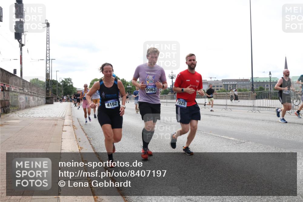 29.06.2025 - hella hamburg halbmarathon Lena Gebhardt http://msf.ph/oto/8407197 29.06.2025 10:24:34 Lombardsbrücke 15796, 4162, 9063, 7528, 1005, 1009, 1064, 1352, 1389, 1395, 2108, 2132, 2249, 2280, 2477, 2944, 3053, 3099, 3113, 3132, 3185, 3285, 3421, 3579, 3786, 4111, 4162, 4221, 4444, 4464, 4684, 4719, 4993, 5126, 5138, 5829, 5830, 6261, 6478, 6524, 6526, 6570, 7528, 7920, 7975, 8167, 8187, 8297, 9063, 10907, 11306, 11651, 11816, 11817, 12070, 12210, 12303, 13111, 13113, 13380, 13573, 13638, 13711, 14143, 14898, 15124, 15975, 17535 meine-sportfotos.de