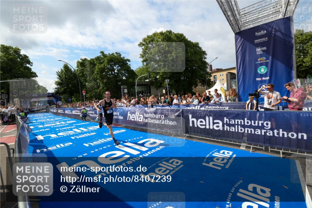 29.06.2025 - hella hamburg halbmarathon Zöllner http://msf.ph/oto/8407239 29.06.2025 10:14:04 Ziel 31, 42, 14689 meine-sportfotos.de