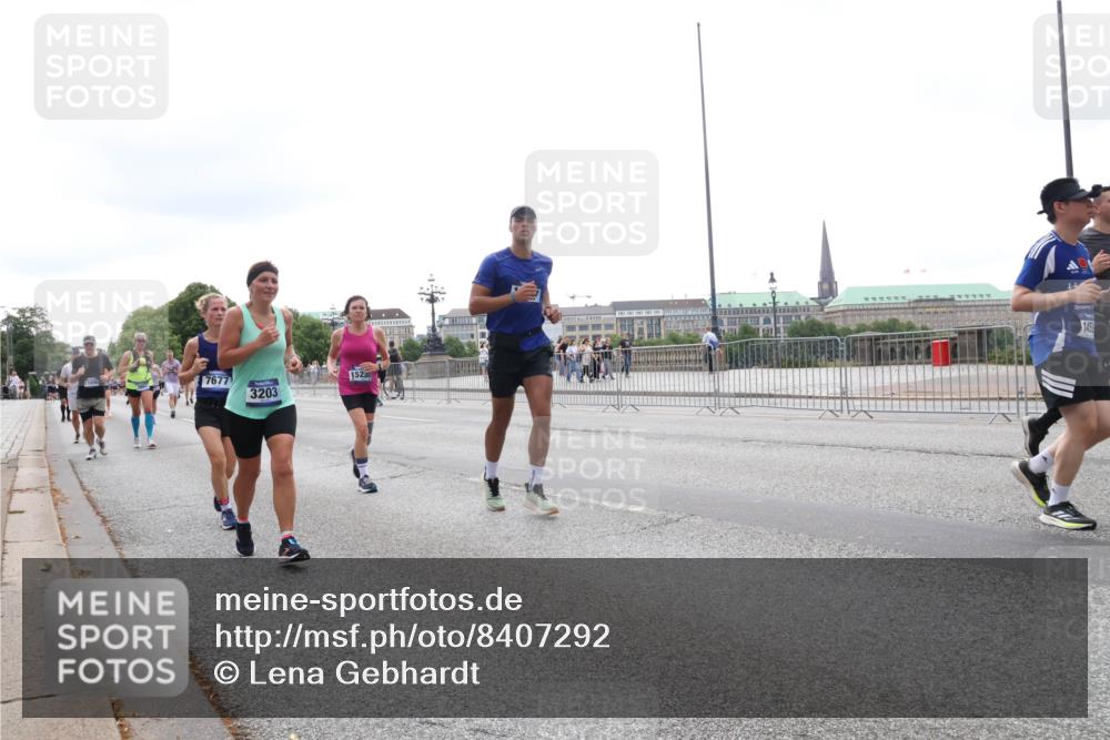 29.06.2025 - hella hamburg halbmarathon Lena Gebhardt http://msf.ph/oto/8407292 29.06.2025 10:50:34 Lombardsbrücke 7677, 15230, 3203, 1459, 1259, 1828, 1930, 2047, 2200, 3184, 3203, 3229, 3647, 3680, 3701, 3710, 3805, 3838, 3897, 4090, 4168, 4642, 4695, 4771, 4961, 5119, 5131, 5997, 6178, 6680, 6830, 7133, 7161, 7505, 7677, 7721, 7722, 7755, 7938, 8200, 8254, 8299, 8833, 8834, 8986, 9096, 9168, 9605, 9933, 10060, 10286, 10437, 10617, 10744, 11426, 11696, 11716, 12079, 12392, 12393, 13127, 13128, 13846, 13887, 14102, 14144, 14534, 14591, 14940, 15017, 15230, 15416 meine-sportfotos.de