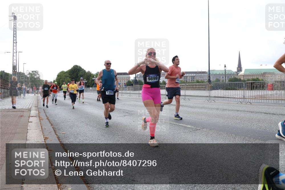 29.06.2025 - hella hamburg halbmarathon Lena Gebhardt http://msf.ph/oto/8407296 29.06.2025 10:04:02 Lombardsbrücke 9280, 1355, 9899, 126, 1032, 1355, 1367, 2277, 2683, 2759, 2979, 3488, 4095, 4488, 4587, 5058, 5363, 5384, 5396, 5613, 5976, 6142, 6706, 6709, 7006, 7017, 7306, 7485, 8177, 8421, 8422, 8423, 8469, 8484, 8727, 9280, 9526, 9899, 10389, 10756, 11402, 11511, 11582, 11614, 12004, 12005, 12336, 12653, 13173, 13583, 13793, 14340, 15520, 15525, 15643, 15678, 15859, 16099, 16113, 16621, 17071, 17098, 17437, 17550 meine-sportfotos.de