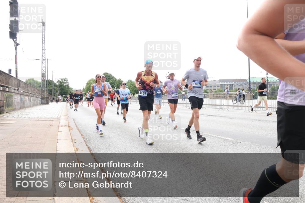 29.06.2025 - hella hamburg halbmarathon Lena Gebhardt http://msf.ph/oto/8407324 29.06.2025 10:24:35 Lombardsbrücke 14143, 8167, 7975, 12070, 13380, 18077, 1005, 1009, 1064, 1352, 1389, 1395, 2108, 2132, 2249, 2280, 2477, 2944, 3053, 3099, 3113, 3132, 3285, 3421, 3579, 3786, 4111, 4162, 4221, 4444, 4464, 4684, 4719, 4993, 5126, 5138, 5829, 5830, 6261, 6478, 6524, 6526, 6570, 7528, 7920, 7975, 8167, 8187, 8297, 9063, 10907, 11306, 11651, 11816, 11817, 12070, 12210, 12303, 13111, 13113, 13380, 13573, 13638, 13711, 14143, 14898, 15124, 15975, 17535 meine-sportfotos.de