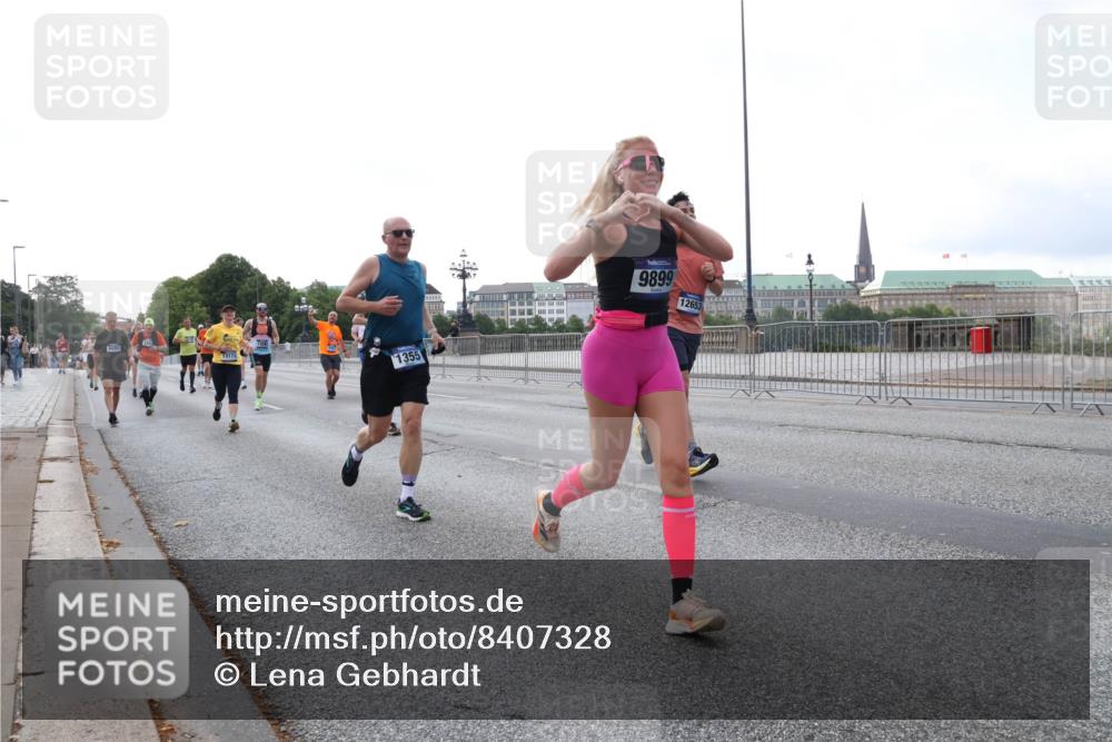 29.06.2025 - hella hamburg halbmarathon Lena Gebhardt http://msf.ph/oto/8407328 29.06.2025 10:04:02 Lombardsbrücke 13173, 1355, 9899, 12653, 1032, 1355, 1367, 2277, 2683, 2759, 2979, 3488, 4095, 4488, 4587, 5058, 5363, 5384, 5396, 5613, 5976, 6142, 6706, 6709, 7006, 7017, 7306, 7485, 8177, 8421, 8422, 8423, 8469, 8484, 8727, 9280, 9526, 9899, 10389, 10756, 11402, 11511, 11582, 11614, 12004, 12005, 12336, 12653, 13173, 13583, 13793, 14340, 15520, 15525, 15643, 15678, 15859, 16099, 16113, 16621, 17071, 17098, 17437, 17550 meine-sportfotos.de