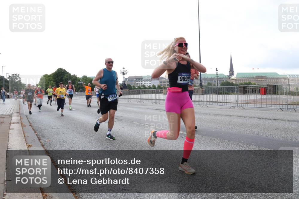 29.06.2025 - hella hamburg halbmarathon Lena Gebhardt http://msf.ph/oto/8407358 29.06.2025 10:04:03 Lombardsbrücke 9280, 1355, 9899, 2653, 1032, 1355, 1367, 2277, 2683, 2759, 2979, 3488, 4095, 4488, 4587, 5058, 5354, 5363, 5365, 5384, 5396, 5613, 5976, 6142, 6706, 6709, 7006, 7017, 7306, 7485, 8177, 8421, 8422, 8423, 8469, 8484, 8727, 9280, 9526, 9899, 10389, 10756, 11402, 11511, 11582, 11614, 12004, 12005, 12336, 12653, 12998, 13173, 13583, 13793, 14340, 14436, 15520, 15525, 15643, 15678, 15859, 16099, 16113, 16621, 17071, 17098, 17437, 17550 meine-sportfotos.de