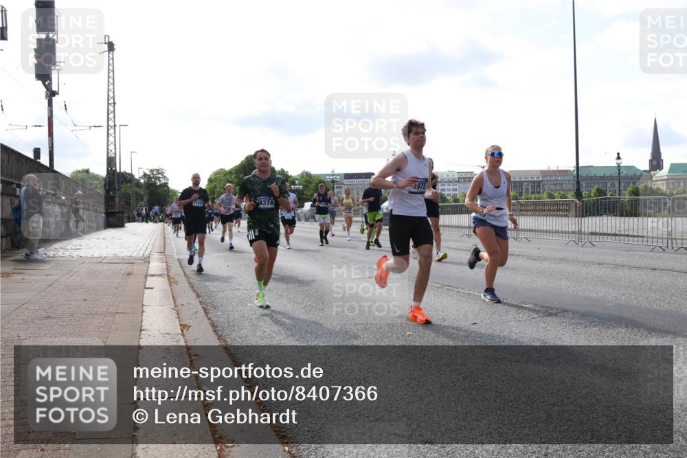 29.06.2025 - hella hamburg halbmarathon Lena Gebhardt http://msf.ph/oto/8407366 29.06.2025 09:49:47 Lombardsbrücke 15255, 4374, 1975, 1343, 1445, 1615, 1800, 1975, 2324, 2573, 2745, 2750, 2849, 2949, 2980, 3014, 3116, 3136, 3282, 3431, 3530, 4148, 4303, 4318, 4425, 4528, 4766, 5248, 5648, 6095, 6123, 6682, 7035, 7229, 7495, 7796, 8370, 8465, 8629, 8925, 9264, 9265, 9294, 9296, 9686, 9914, 9979, 10680, 10930, 11765, 12098, 12327, 12839, 13141, 13457, 13800, 14077, 14204, 14359, 14374, 14560, 14629, 14667, 14688, 14789, 15094 meine-sportfotos.de