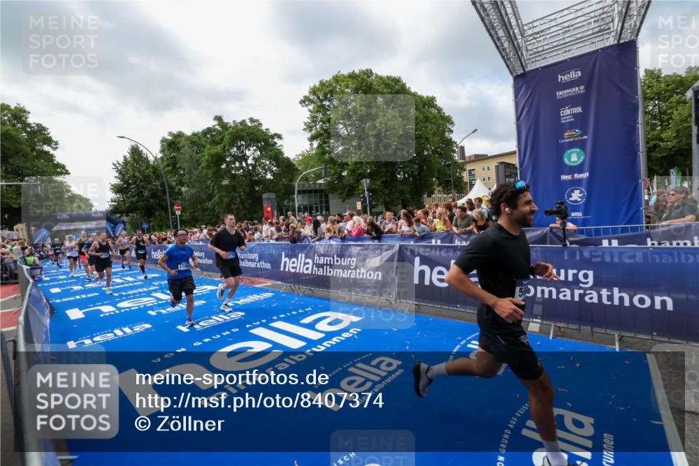 29.06.2025 - hella hamburg halbmarathon Zöllner http://msf.ph/oto/8407374 29.06.2025 10:42:17 Ziel 1903, 2675, 5682, 7765, 7865, 9365, 13709, 14811, 14899, 16626, 16660, 17182, 17363, 18772, 18802 meine-sportfotos.de