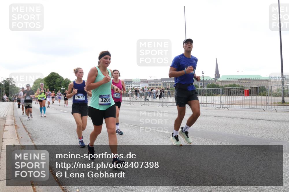 29.06.2025 - hella hamburg halbmarathon Lena Gebhardt http://msf.ph/oto/8407398 29.06.2025 10:50:35 Lombardsbrücke 7677, 3203, 15230, 1259, 1828, 1930, 2047, 2200, 3184, 3203, 3229, 3647, 3680, 3701, 3710, 3805, 3838, 3897, 4168, 4642, 4695, 4771, 4961, 5119, 5131, 5997, 6178, 6680, 6830, 7133, 7161, 7505, 7677, 7721, 7722, 7755, 7938, 8200, 8299, 8833, 8834, 8986, 9096, 9168, 9605, 9933, 10029, 10060, 10286, 10437, 10617, 10744, 11426, 11577, 11696, 11716, 12079, 12392, 12393, 13127, 13128, 13846, 13887, 14102, 14144, 14534, 14591, 14940, 15017, 15230, 15416 meine-sportfotos.de