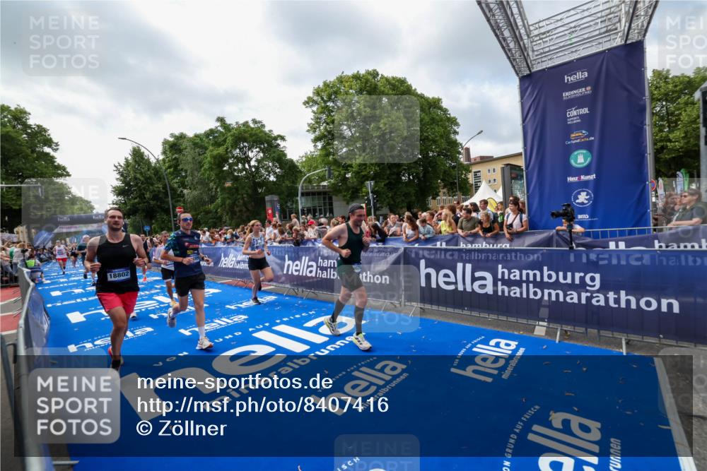 29.06.2025 - hella hamburg halbmarathon Zöllner http://msf.ph/oto/8407416 29.06.2025 10:42:20 Ziel 1312, 1903, 2675, 6770, 7765, 7865, 9365, 13709, 13746, 13807, 14811, 14899, 15270, 16626, 16660, 17182, 18802 meine-sportfotos.de