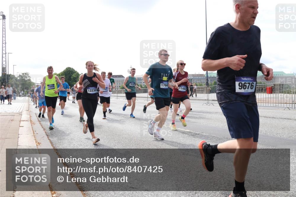 29.06.2025 - hella hamburg halbmarathon Lena Gebhardt http://msf.ph/oto/8407425 29.06.2025 10:16:46 Lombardsbrücke 15658, 9332, 12230, 17857, 1760, 11442, 9676, 1117, 1212, 1240, 1244, 1331, 1403, 1553, 1599, 1602, 1825, 2225, 2347, 2912, 3030, 3088, 3156, 3176, 3450, 3484, 3622, 3648, 3687, 4478, 4583, 5036, 5037, 5294, 6024, 6328, 6488, 6742, 6941, 6948, 7114, 7115, 7158, 7257, 7345, 7358, 7360, 7376, 7753, 7924, 7928, 8263, 8295, 8317, 8513, 8597, 8619, 8645, 8707, 8847, 8857, 9091, 9208, 9332, 9492, 9628, 9664, 9676, 9810, 10076, 10139, 10141, 10232, 11344, 11345 meine-sportfotos.de