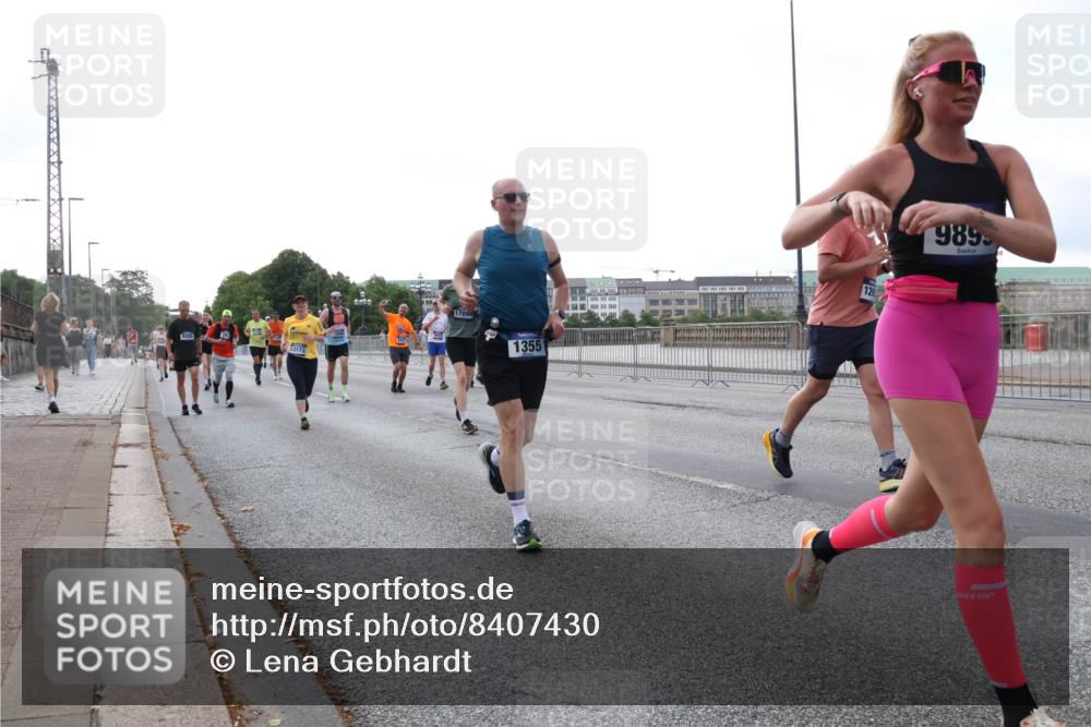 29.06.2025 - hella hamburg halbmarathon Lena Gebhardt http://msf.ph/oto/8407430 29.06.2025 10:04:03 Lombardsbrücke 9280, 13173, 17098, 1355, 126, 989, 1032, 1355, 1367, 2277, 2683, 2759, 2979, 3488, 4095, 4488, 4587, 5058, 5354, 5363, 5365, 5384, 5396, 5613, 5976, 6142, 6706, 6709, 7006, 7017, 7306, 7485, 8177, 8421, 8422, 8423, 8469, 8484, 8727, 9280, 9526, 9899, 10389, 10756, 11402, 11511, 11582, 11614, 12004, 12005, 12336, 12653, 12998, 13173, 13583, 13793, 14340, 14436, 15520, 15525, 15643, 15678, 15859, 16099, 16113, 16621, 17071, 17098, 17437, 17550 meine-sportfotos.de