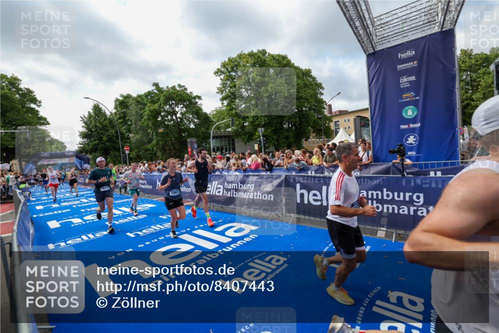 29.06.2025 - hella hamburg halbmarathon Zöllner http://msf.ph/oto/8407443 29.06.2025 10:42:22 Ziel 1312, 1903, 2675, 6639, 6770, 7865, 9365, 13709, 13746, 13807, 14226, 14811, 14899, 15270, 15654, 16281, 16660, 17182 meine-sportfotos.de