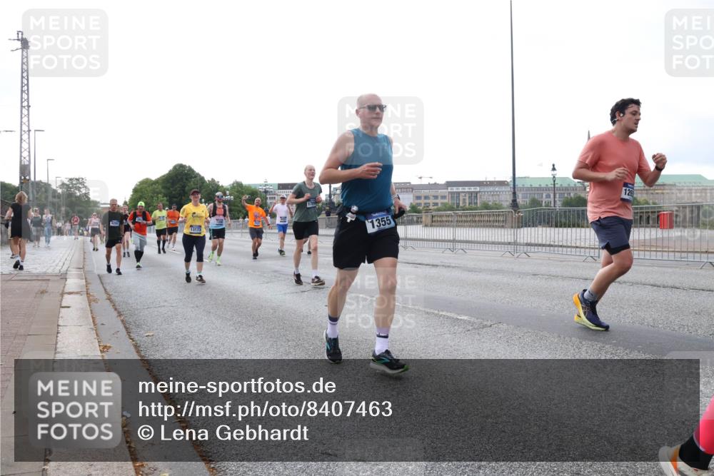 29.06.2025 - hella hamburg halbmarathon Lena Gebhardt http://msf.ph/oto/8407463 29.06.2025 10:04:03 Lombardsbrücke 1032, 1355, 1367, 2277, 2683, 2759, 2979, 3488, 4095, 4488, 4587, 5058, 5354, 5363, 5365, 5384, 5396, 5613, 5976, 6142, 6706, 6709, 7006, 7017, 7306, 7485, 8177, 8421, 8422, 8423, 8469, 8484, 8727, 9280, 9526, 9899, 10389, 10756, 11402, 11511, 11582, 11614, 12004, 12005, 12336, 12653, 12998, 13173, 13583, 13793, 14340, 14436, 15520, 15525, 15643, 15678, 15859, 16099, 16113, 16621, 17071, 17098, 17437, 17550 meine-sportfotos.de