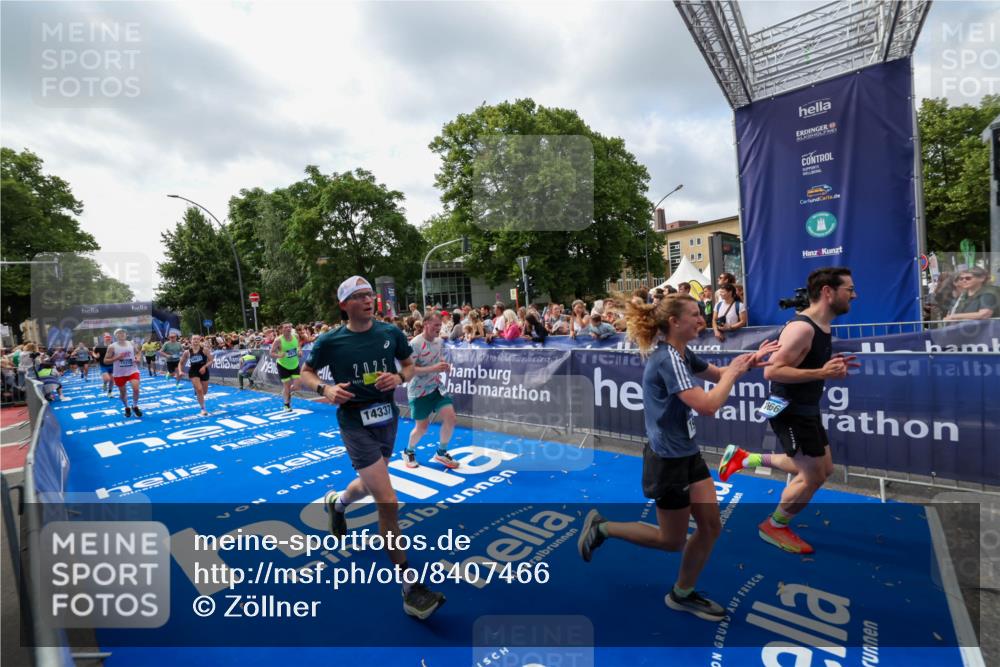 29.06.2025 - hella hamburg halbmarathon Zöllner http://msf.ph/oto/8407466 29.06.2025 10:42:23 Ziel 1312, 1903, 2675, 6639, 6770, 7865, 11907, 13746, 13807, 14226, 14811, 15175, 15270, 15654, 16281, 16660, 17182, 18330 meine-sportfotos.de