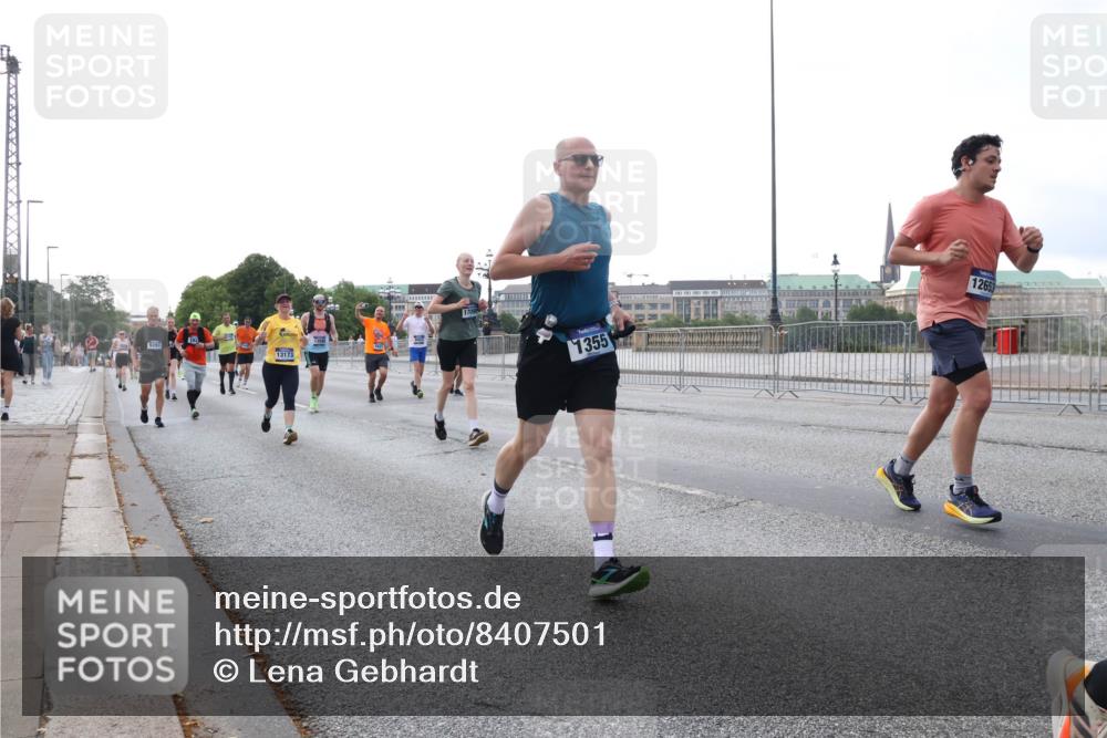 29.06.2025 - hella hamburg halbmarathon Lena Gebhardt http://msf.ph/oto/8407501 29.06.2025 10:04:03 Lombardsbrücke 9280, 13173, 1709, 1355, 12653, 1032, 1355, 1367, 2277, 2683, 2759, 2979, 3488, 4095, 4488, 4587, 5058, 5354, 5363, 5365, 5384, 5396, 5613, 5976, 6142, 6706, 6709, 7006, 7017, 7306, 7485, 8177, 8421, 8422, 8423, 8469, 8484, 8727, 9280, 9526, 9899, 10389, 10756, 11402, 11511, 11582, 11614, 12004, 12005, 12336, 12653, 12998, 13173, 13583, 13793, 14340, 14436, 15520, 15525, 15643, 15678, 15859, 16099, 16113, 16621, 17071, 17098, 17437, 17550 meine-sportfotos.de