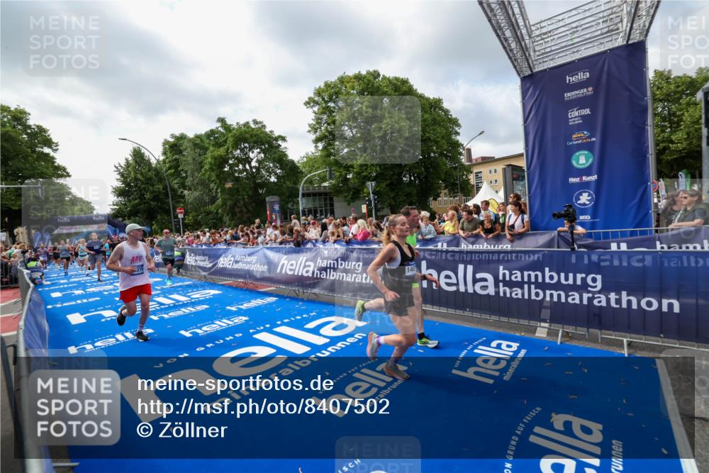 29.06.2025 - hella hamburg halbmarathon Zöllner http://msf.ph/oto/8407502 29.06.2025 10:42:25 Ziel 1256, 1312, 2233, 2675, 3523, 6639, 6770, 7693, 11907, 13746, 13807, 14226, 14811, 15095, 15175, 15270, 15623, 15654, 16281, 18330 meine-sportfotos.de