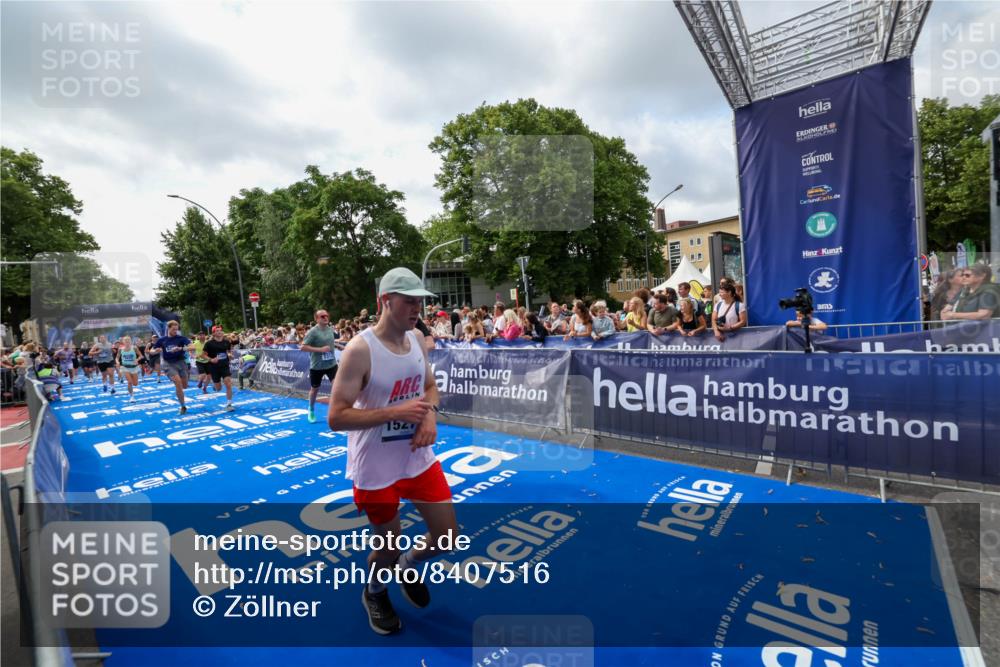 29.06.2025 - hella hamburg halbmarathon Zöllner http://msf.ph/oto/8407516 29.06.2025 10:42:26 Ziel 1256, 1312, 1800, 2233, 2675, 3523, 6639, 6770, 7693, 11907, 13746, 13807, 14226, 15095, 15175, 15270, 15623, 15654, 16281, 17637, 17911, 18330 meine-sportfotos.de