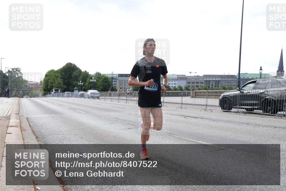 29.06.2025 - hella hamburg halbmarathon Lena Gebhardt http://msf.ph/oto/8407522 29.06.2025 09:36:27 Lombardsbrücke 227, 42, 14689, 19227 meine-sportfotos.de