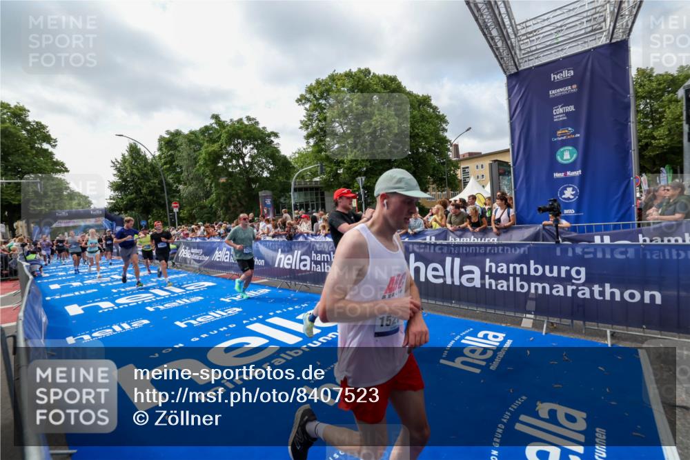 29.06.2025 - hella hamburg halbmarathon Zöllner http://msf.ph/oto/8407523 29.06.2025 10:42:26 Ziel 1256, 1312, 1800, 2233, 2675, 3523, 6639, 6770, 7693, 11907, 13746, 13807, 14226, 15095, 15175, 15270, 15623, 15654, 16281, 17637, 17911, 18330 meine-sportfotos.de