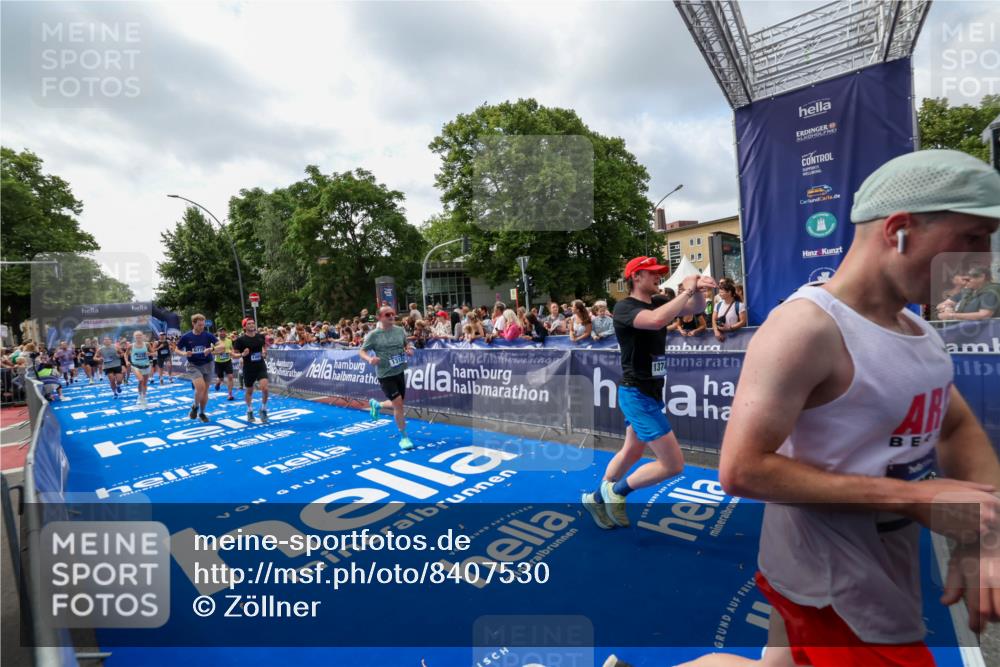 29.06.2025 - hella hamburg halbmarathon Zöllner http://msf.ph/oto/8407530 29.06.2025 10:42:27 Ziel 1256, 1312, 1353, 1800, 2233, 3523, 6639, 6770, 7116, 7448, 7693, 7734, 11907, 13746, 13807, 14226, 15095, 15175, 15270, 15623, 15654, 16281, 17637, 17911, 18330 meine-sportfotos.de