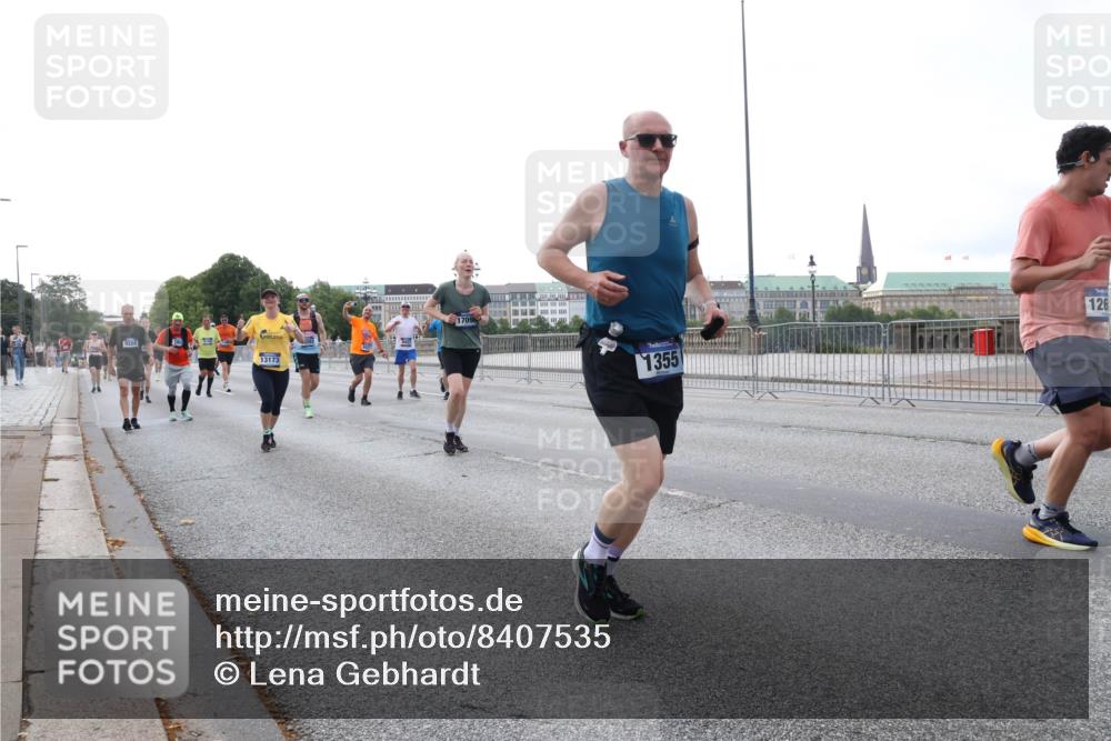 29.06.2025 - hella hamburg halbmarathon Lena Gebhardt http://msf.ph/oto/8407535 29.06.2025 10:04:03 Lombardsbrücke 9280, 13173, 1709, 1355, 126, 1032, 1355, 1367, 2277, 2683, 2759, 2979, 3488, 4095, 4488, 4587, 5058, 5354, 5363, 5365, 5384, 5396, 5613, 5976, 6142, 6706, 6709, 7006, 7017, 7306, 7485, 8177, 8421, 8422, 8423, 8469, 8484, 8727, 9280, 9526, 9899, 10389, 10756, 11402, 11511, 11582, 11614, 12004, 12005, 12336, 12653, 12998, 13173, 13583, 13793, 14340, 14436, 15520, 15525, 15643, 15678, 15859, 16099, 16113, 16621, 17071, 17098, 17437, 17550 meine-sportfotos.de