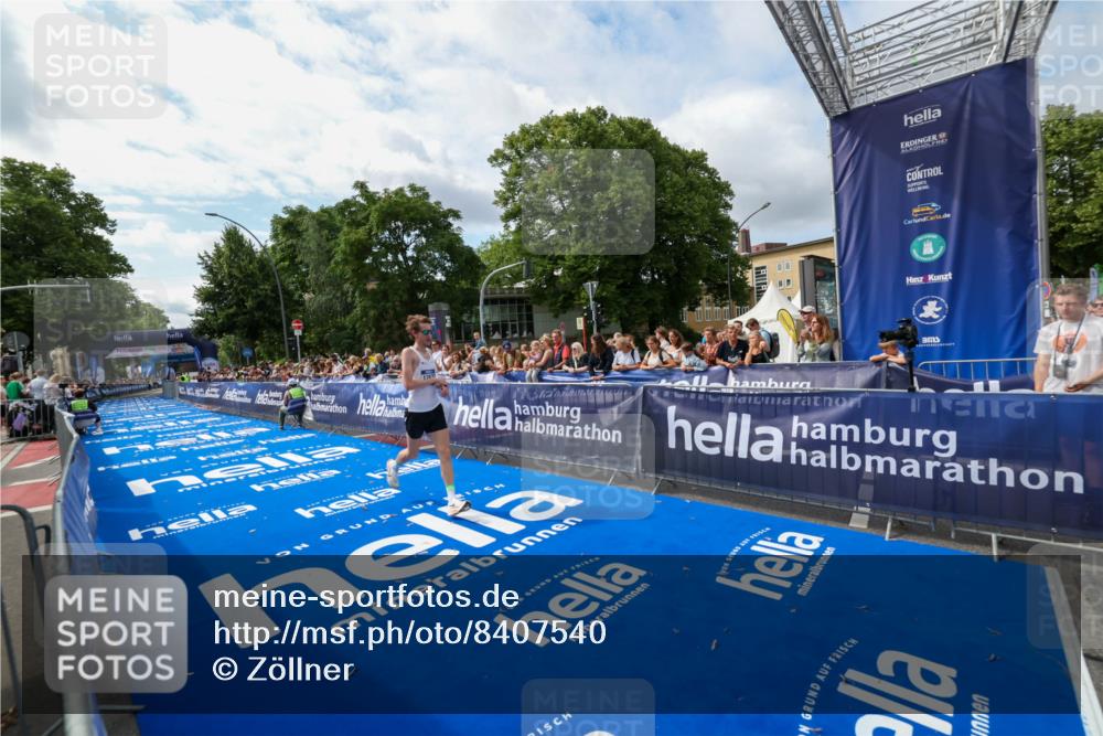 29.06.2025 - hella hamburg halbmarathon Zöllner http://msf.ph/oto/8407540 29.06.2025 10:15:38 Ziel 12673 meine-sportfotos.de