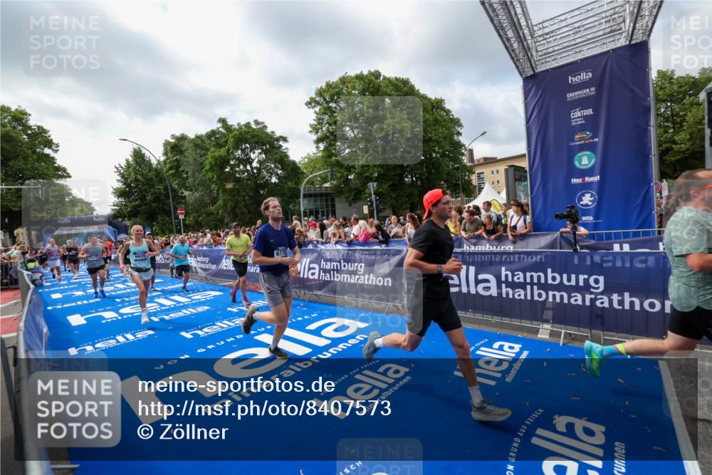 29.06.2025 - hella hamburg halbmarathon Zöllner http://msf.ph/oto/8407573 29.06.2025 10:42:28 Ziel 1256, 1312, 1353, 1800, 1962, 2233, 3523, 6639, 6770, 7116, 7448, 7693, 7734, 11907, 13807, 14226, 15095, 15175, 15623, 15654, 16281, 17637, 17733, 17911, 18330 meine-sportfotos.de