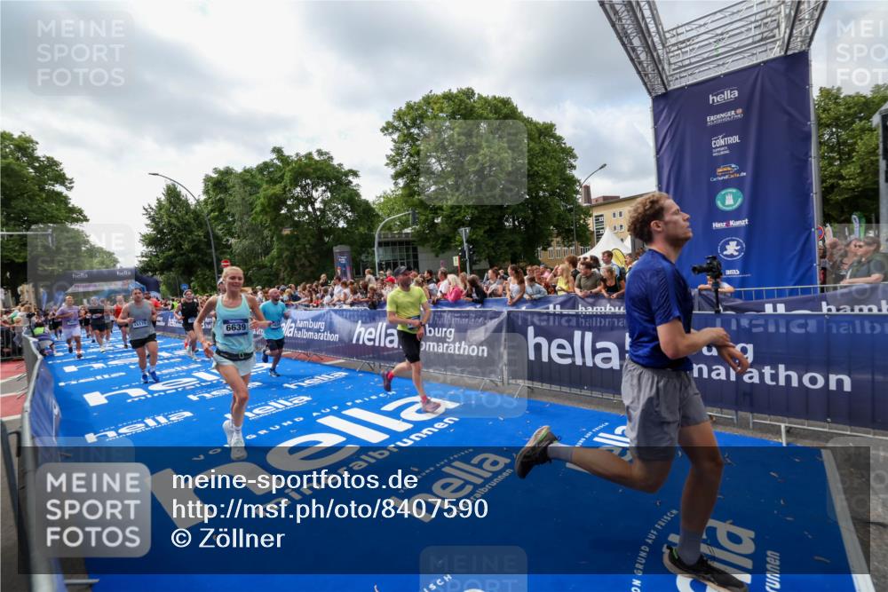 29.06.2025 - hella hamburg halbmarathon Zöllner http://msf.ph/oto/8407590 29.06.2025 10:42:29 Ziel 1209, 1256, 1353, 1800, 1962, 2233, 3523, 6639, 6770, 7116, 7448, 7693, 7734, 11907, 13446, 13807, 14226, 15095, 15175, 15623, 15654, 16281, 16333, 17637, 17733, 17911, 18330 meine-sportfotos.de