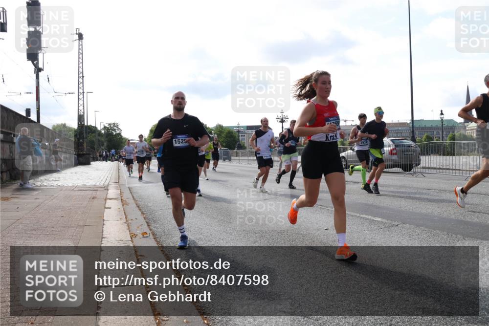 29.06.2025 - hella hamburg halbmarathon Lena Gebhardt http://msf.ph/oto/8407598 29.06.2025 09:49:49 Lombardsbrücke 1525, 18979, 3431, 1343, 1445, 1615, 1800, 1975, 2324, 2415, 2573, 2750, 2949, 2980, 3014, 3136, 3282, 3431, 3530, 4148, 4303, 4318, 4425, 4528, 4766, 5248, 5648, 6095, 6123, 6682, 7035, 7229, 7495, 7796, 8370, 8465, 8629, 8925, 9264, 9265, 9294, 9296, 9686, 9914, 9979, 10680, 10930, 11765, 12098, 12327, 12839, 13141, 13457, 13800, 14077, 14204, 14359, 14374, 14560, 14629, 14667, 14688, 14789, 15094 meine-sportfotos.de