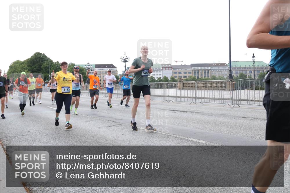 29.06.2025 - hella hamburg halbmarathon Lena Gebhardt http://msf.ph/oto/8407619 29.06.2025 10:04:04 Lombardsbrücke 103, 6142, 5488, 13173, 4, 8423, 13583, 8421, 8422, 1709, 1032, 1355, 1367, 2277, 2683, 2759, 2979, 3488, 4095, 4488, 4587, 5058, 5354, 5363, 5365, 5396, 5613, 5976, 6142, 6706, 6709, 7006, 7017, 7306, 7485, 8177, 8421, 8422, 8423, 8469, 8484, 8727, 9280, 9526, 9899, 10389, 10756, 11402, 11511, 11582, 11614, 12004, 12005, 12336, 12653, 12998, 13173, 13583, 13793, 14340, 14436, 14917, 15520, 15525, 15643, 15678, 15859, 16099, 16113, 16621, 17071, 17098, 17437, 17550 meine-sportfotos.de