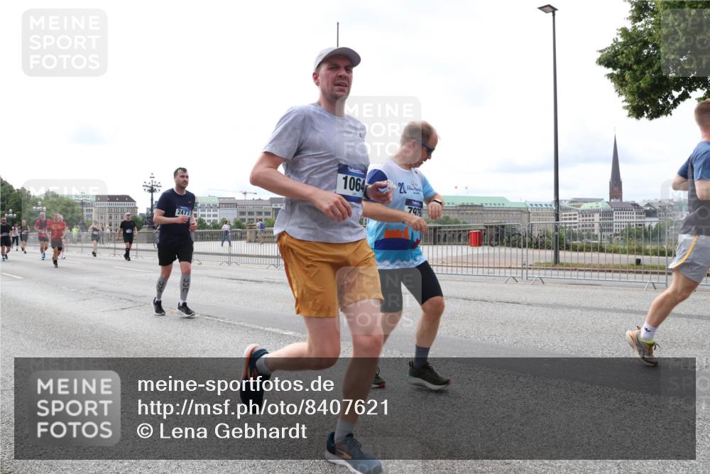29.06.2025 - hella hamburg halbmarathon Lena Gebhardt http://msf.ph/oto/8407621 29.06.2025 10:24:38 Lombardsbrücke 2477, 1064, 7975, 1005, 1009, 1064, 1352, 1395, 2108, 2132, 2249, 2280, 2477, 2944, 3053, 3099, 3113, 3132, 3285, 3421, 3786, 4008, 4010, 4111, 4162, 4221, 4444, 4464, 4684, 4719, 5126, 5138, 5829, 5830, 6261, 6478, 6524, 6526, 6570, 7528, 7920, 7975, 8167, 8187, 8297, 9063, 10907, 11651, 11816, 11817, 12070, 12210, 12303, 13111, 13113, 13380, 13573, 13638, 13711, 14143, 14898, 15124, 15975, 17535 meine-sportfotos.de