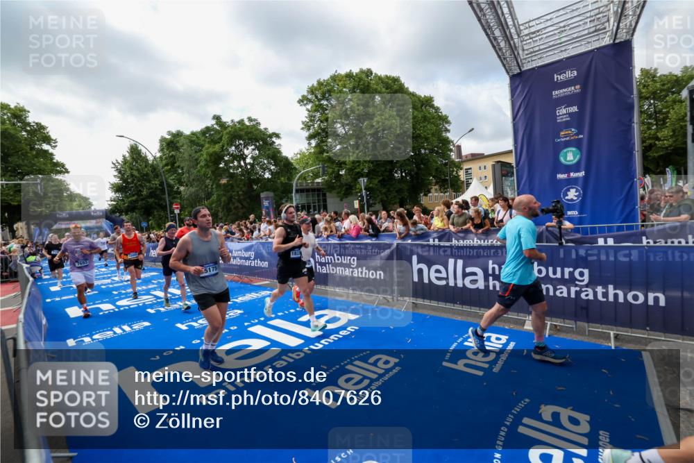 29.06.2025 - hella hamburg halbmarathon Zöllner http://msf.ph/oto/8407626 29.06.2025 10:42:31 Ziel 1209, 1256, 1353, 1800, 1962, 2233, 3523, 7116, 7448, 7693, 7734, 11907, 13446, 14226, 15095, 15175, 15623, 16281, 16295, 16333, 17016, 17637, 17733, 17911, 18330, 18680 meine-sportfotos.de