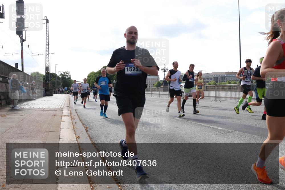 29.06.2025 - hella hamburg halbmarathon Lena Gebhardt http://msf.ph/oto/8407636 29.06.2025 09:49:50 Lombardsbrücke 4318, 15255, 18579, 3431, 1343, 1445, 1615, 1800, 1975, 2324, 2415, 2573, 2750, 2949, 2980, 3014, 3136, 3282, 3431, 3530, 4148, 4303, 4318, 4425, 4528, 4766, 5248, 6095, 6123, 6682, 7035, 7229, 7495, 7796, 8370, 8465, 8629, 8925, 9264, 9265, 9294, 9296, 9686, 9914, 9979, 10680, 10930, 11765, 12327, 12839, 13141, 13457, 13800, 14077, 14204, 14359, 14374, 14560, 14629, 14667, 14688, 14789, 15094 meine-sportfotos.de