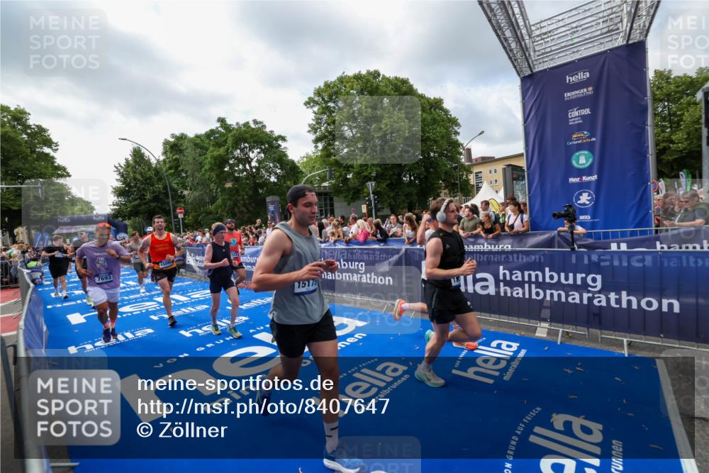 29.06.2025 - hella hamburg halbmarathon Zöllner http://msf.ph/oto/8407647 29.06.2025 10:42:31 Ziel 1209, 1256, 1353, 1800, 1962, 2233, 3523, 7116, 7448, 7693, 7734, 11907, 13446, 14226, 15095, 15175, 15623, 16281, 16295, 16333, 17016, 17637, 17733, 17911, 18330, 18680 meine-sportfotos.de