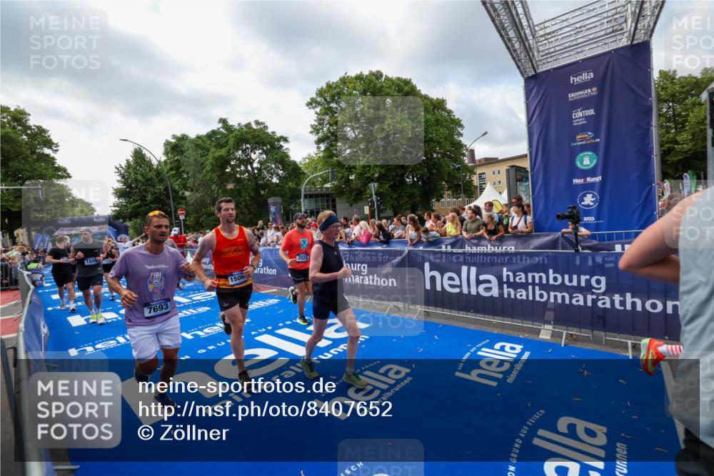 29.06.2025 - hella hamburg halbmarathon Zöllner http://msf.ph/oto/8407652 29.06.2025 10:42:32 Ziel 1209, 1256, 1353, 1800, 1962, 2233, 3523, 7116, 7448, 7693, 7734, 11907, 13446, 15095, 15175, 15623, 16295, 16333, 17016, 17637, 17733, 17911, 18330, 18680 meine-sportfotos.de