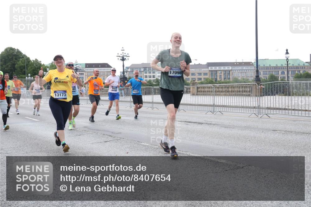29.06.2025 - hella hamburg halbmarathon Lena Gebhardt http://msf.ph/oto/8407654 29.06.2025 10:04:04 Lombardsbrücke 3, 13173, 583, 8423, 8421, 8422, 17098, 1032, 1355, 1367, 2277, 2683, 2759, 2979, 3488, 4095, 4488, 4587, 5058, 5354, 5363, 5365, 5396, 5613, 5976, 6142, 6706, 6709, 7006, 7017, 7306, 7485, 8177, 8421, 8422, 8423, 8469, 8484, 8727, 9280, 9526, 9899, 10389, 10756, 11402, 11511, 11582, 11614, 12004, 12005, 12336, 12653, 12998, 13173, 13583, 13793, 14340, 14436, 14917, 15520, 15525, 15643, 15678, 15859, 16099, 16113, 16621, 17071, 17098, 17437, 17550 meine-sportfotos.de