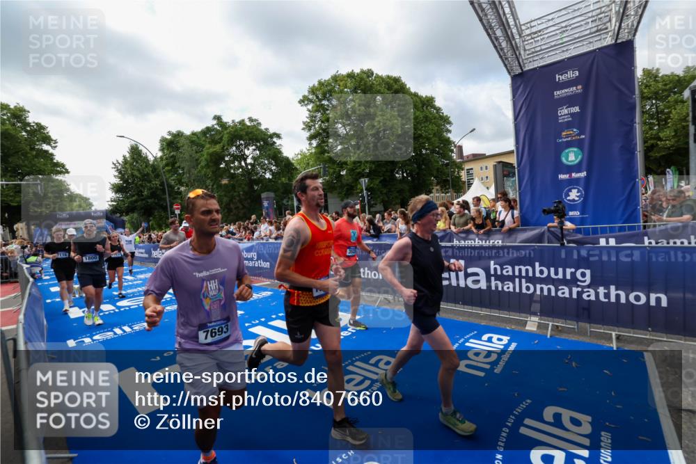 29.06.2025 - hella hamburg halbmarathon Zöllner http://msf.ph/oto/8407660 29.06.2025 10:42:32 Ziel 1209, 1256, 1353, 1800, 1962, 2233, 3523, 7116, 7448, 7693, 7734, 11907, 13446, 15095, 15175, 15623, 16295, 16333, 17016, 17637, 17733, 17911, 18330, 18680 meine-sportfotos.de