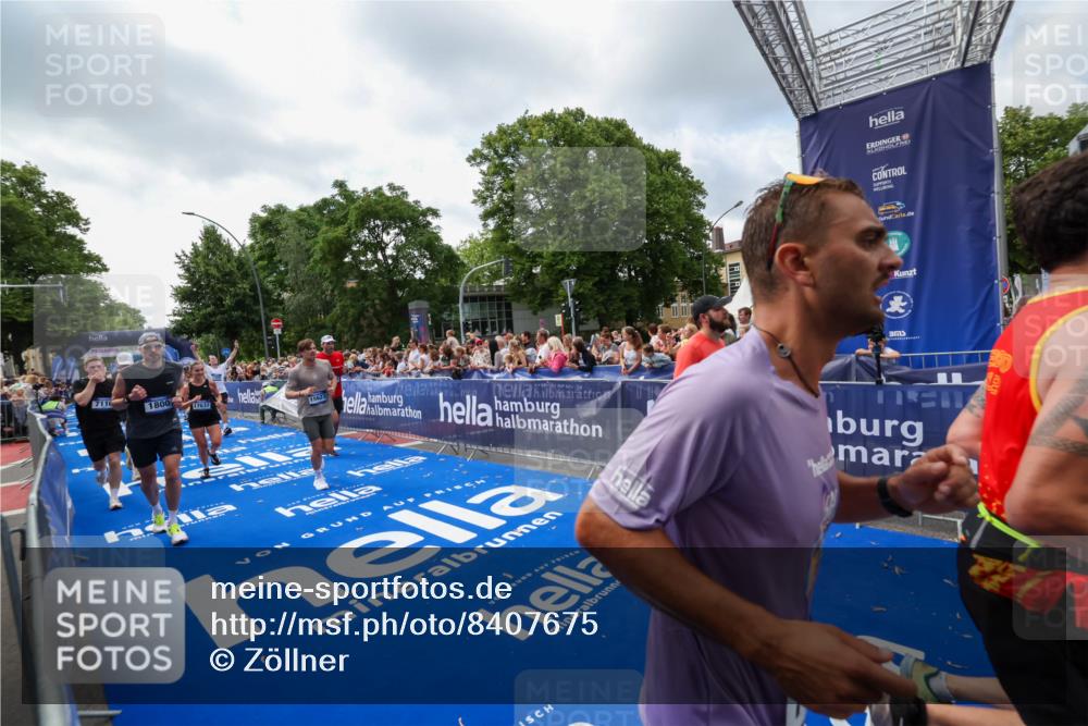 29.06.2025 - hella hamburg halbmarathon Zöllner http://msf.ph/oto/8407675 29.06.2025 10:42:33 Ziel 1209, 1256, 1353, 1735, 1800, 1962, 2233, 3523, 7116, 7448, 7508, 7693, 7734, 13446, 15095, 15623, 16295, 16333, 17016, 17637, 17733, 17911, 18680 meine-sportfotos.de