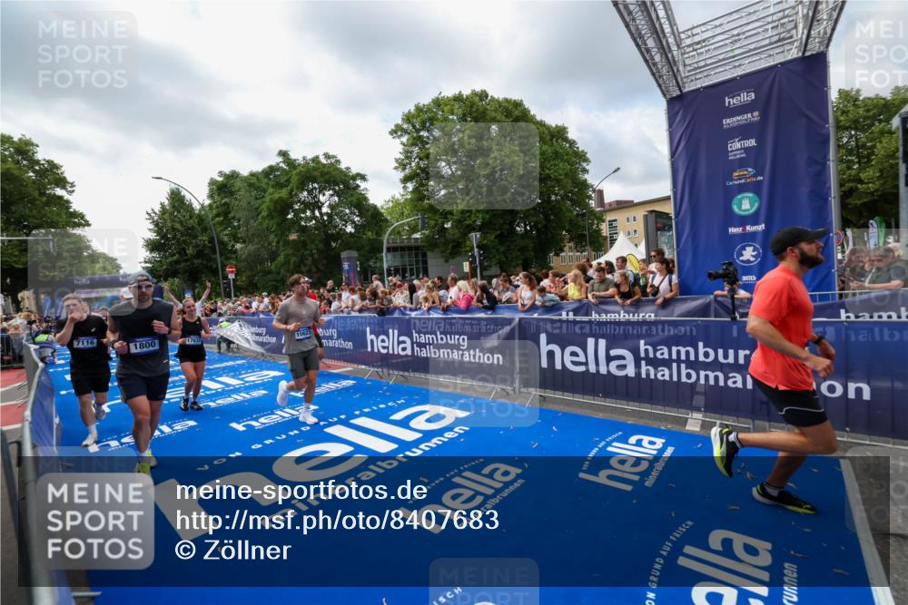 29.06.2025 - hella hamburg halbmarathon Zöllner http://msf.ph/oto/8407683 29.06.2025 10:42:33 Ziel 1209, 1256, 1353, 1735, 1800, 1962, 2233, 3523, 7116, 7448, 7508, 7693, 7734, 13446, 15095, 15623, 16295, 16333, 17016, 17637, 17733, 17911, 18680 meine-sportfotos.de