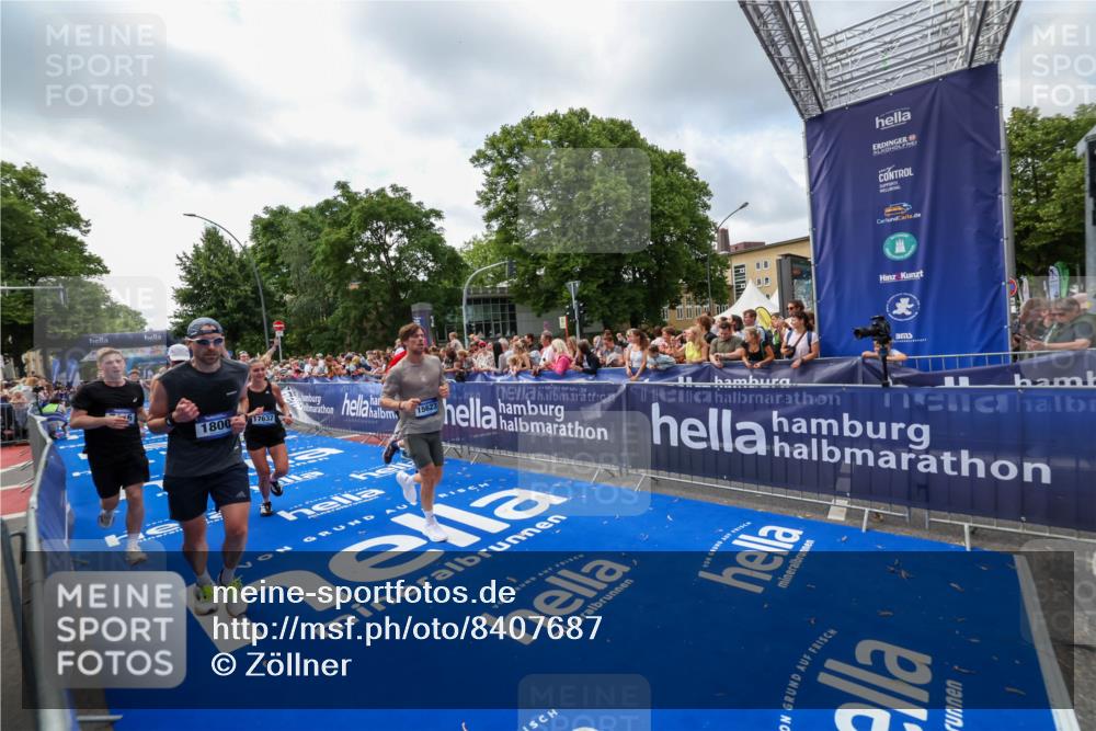 29.06.2025 - hella hamburg halbmarathon Zöllner http://msf.ph/oto/8407687 29.06.2025 10:42:33 Ziel 1209, 1256, 1353, 1735, 1800, 1962, 2233, 3523, 7116, 7448, 7508, 7693, 7734, 13446, 15095, 15623, 16295, 16333, 17016, 17637, 17733, 17911, 18680 meine-sportfotos.de