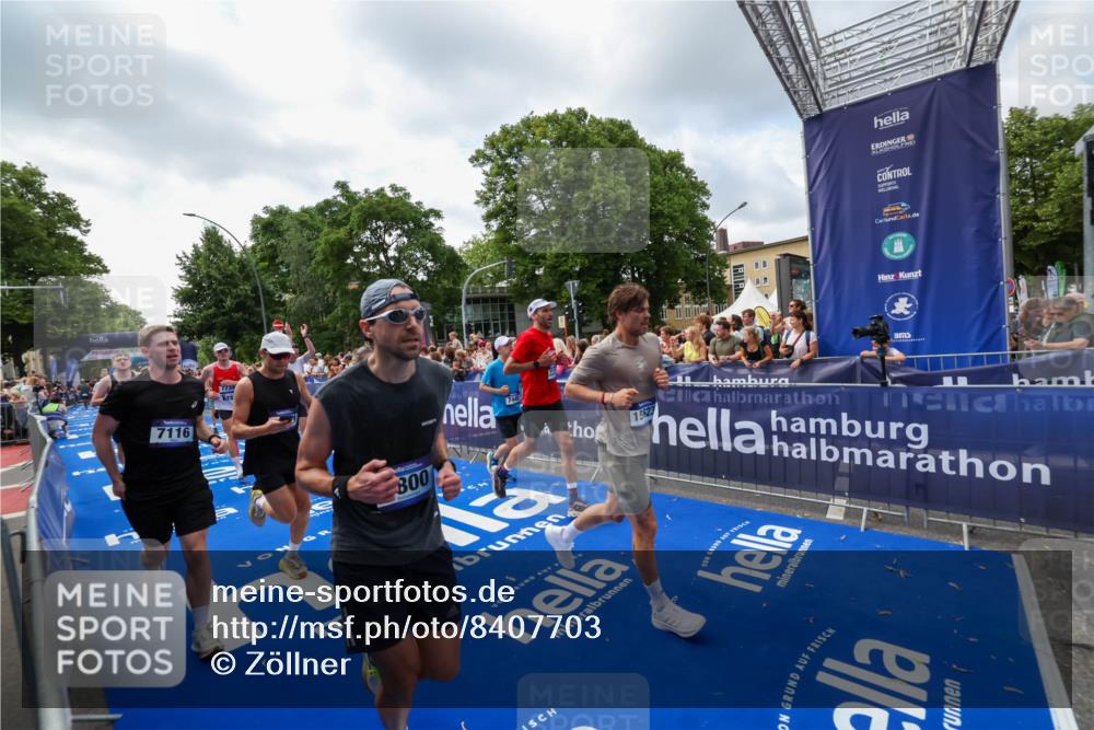 29.06.2025 - hella hamburg halbmarathon Zöllner http://msf.ph/oto/8407703 29.06.2025 10:42:34 Ziel 1209, 1353, 1735, 1800, 1962, 2233, 4235, 7116, 7448, 7508, 7734, 13446, 15623, 16295, 16333, 17016, 17637, 17733, 17911, 18680 meine-sportfotos.de