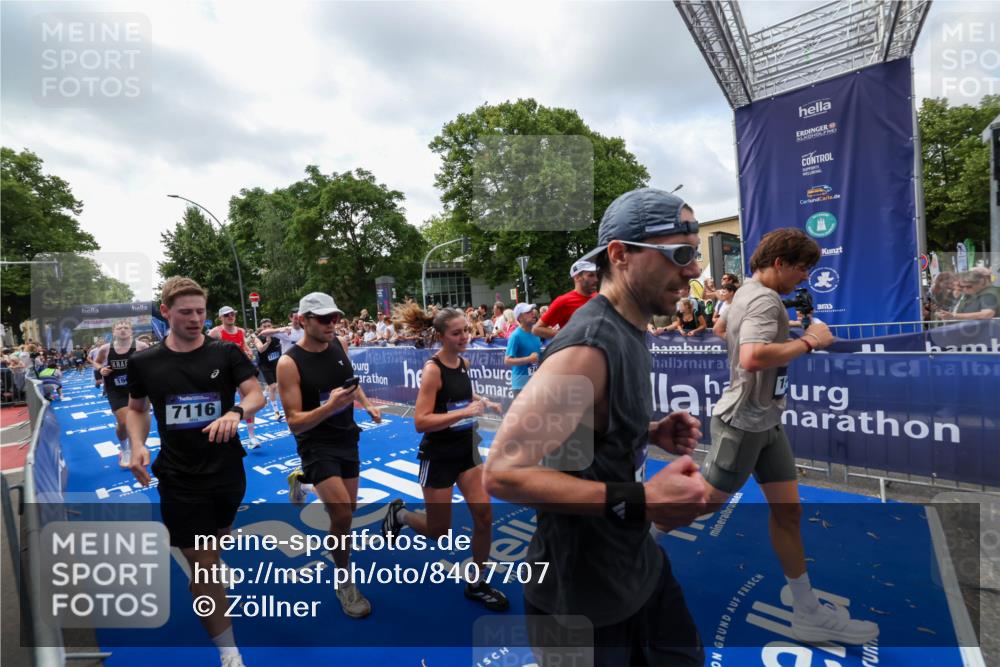 29.06.2025 - hella hamburg halbmarathon Zöllner http://msf.ph/oto/8407707 29.06.2025 10:42:34 Ziel 1209, 1353, 1735, 1800, 1962, 2233, 4235, 7116, 7448, 7508, 7734, 13446, 15623, 16295, 16333, 17016, 17637, 17733, 17911, 18680 meine-sportfotos.de